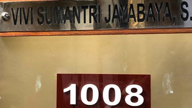 Peluru nyasar ke ruang kerja Anggota DPR. (Foto: Dok. Istimewa)