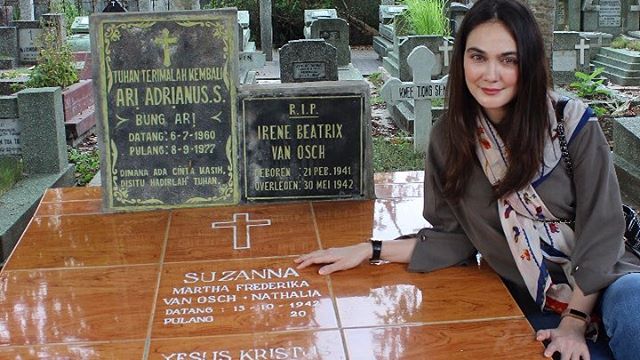 6 Hal yang Dilakukan Luna Maya Demi Mirip Suzzanna (4)