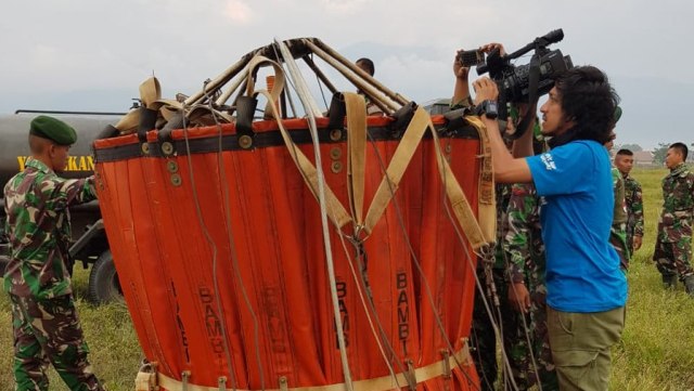 Pemberian disinfektan di Balaroa dan Petobo , Palu. (Foto: Twitter @sutopo_PN)