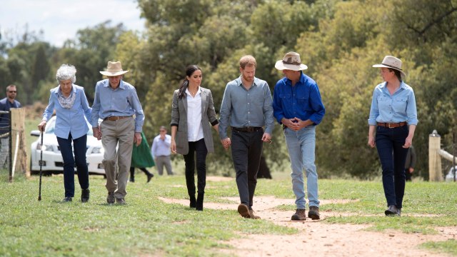 Meghan Markle dan Pangeran Harry di Dubbo, New South Wales, Australia.
 (Foto: Paul Edwards/Pool via REUTERS  )