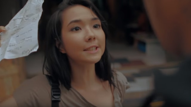 Gisella Anastasia di Video Klip 'Seluruh Nafas Ini' (Foto: YouTube LAST CHILD)