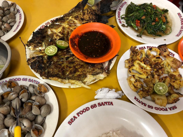 Beberapa menu di Seafood 68 Santa. (Foto: Instagram.com/ Foodnrolla)