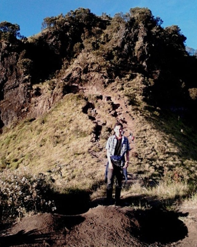 Jembatan setan di Gunung Merbabu (Foto: Instagram/@niniels)