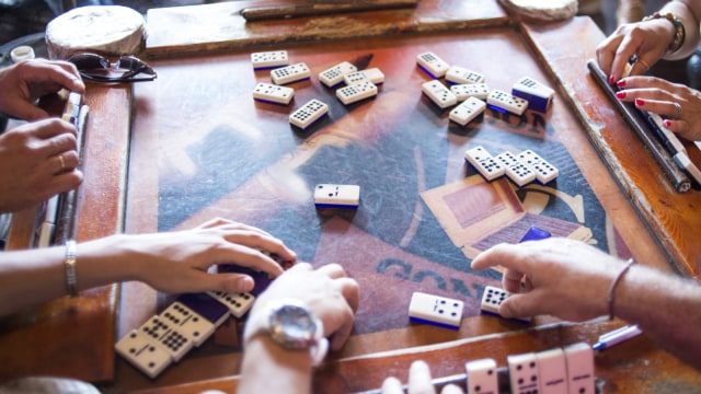 Ilustrasi judi domino. Foto: Shutter stock