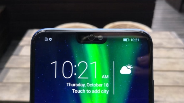 Layar poni dan kamera depan Honor 8X. (Foto: Bianda Ludwianto/kumparan)
