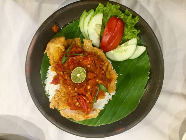 Ayam Geprek Sambal Limau Sofyan Hotel (Foto: Mela Nurhidayati/kumparan)