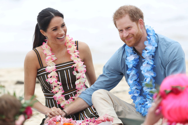 Meghan Markle dan Pangeran Harry saat mengunjungi pantai di Melbourne dan Sydney, Australia. (Foto: Chris Jackson/Pool via REUTERS)