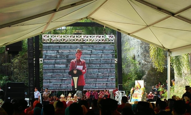 Jokowi : Melihat  Pemerintah Ibarat  Mengamati Bulan.