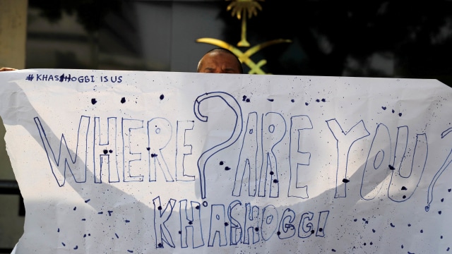 Demo jurnalis di Indonesia terkait hilangnya jurnalis Arab Saudi Jamal Khashoggi. (Foto: REUTERS/Beawiharta)