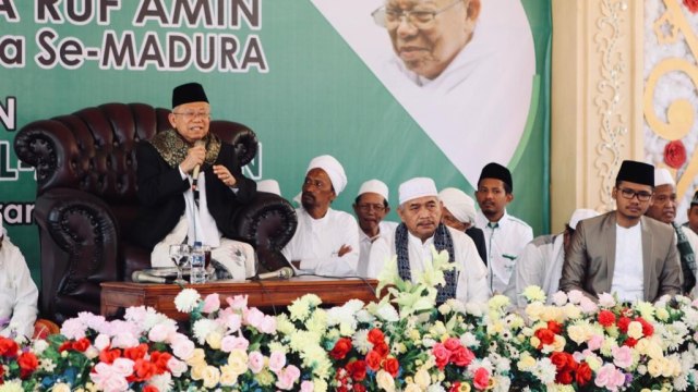 KH Ma'ruf Amin menghadiri peringatan Hari Santri Nasional ke-2 bersama Ulama se-Madura di Pondok Pesantren Hidayatulloh Al Muhajirin, Arosbaya, Bangkalan, Madura, Jumat (19/10/2018) . (Foto: Dok. Tim Media Ma'ruf Amin)