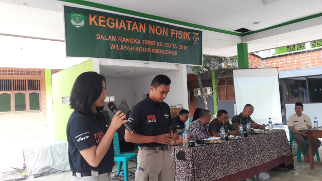 Bripda Suci Amalia Beri Sosialiasi Bahaya Seks Bebas ke Siswa. (Foto: Dok. Polres Depok)
