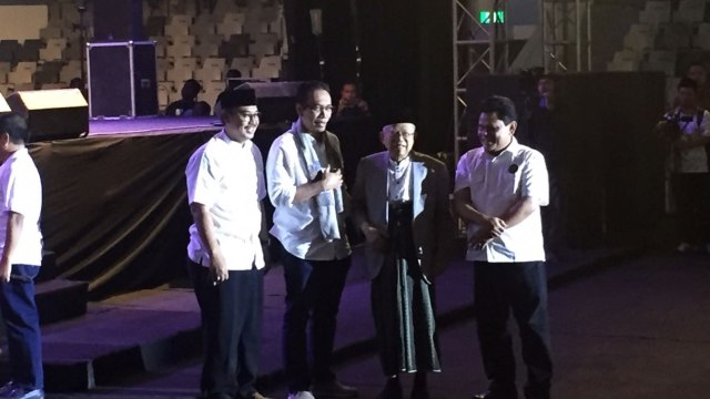Pelelangan sorban Ma’ruf Amin di Konser Nasyid dan Shalawat di Istora Senayan, Jakarta Pusat. (Foto: Ferry/kumparan)