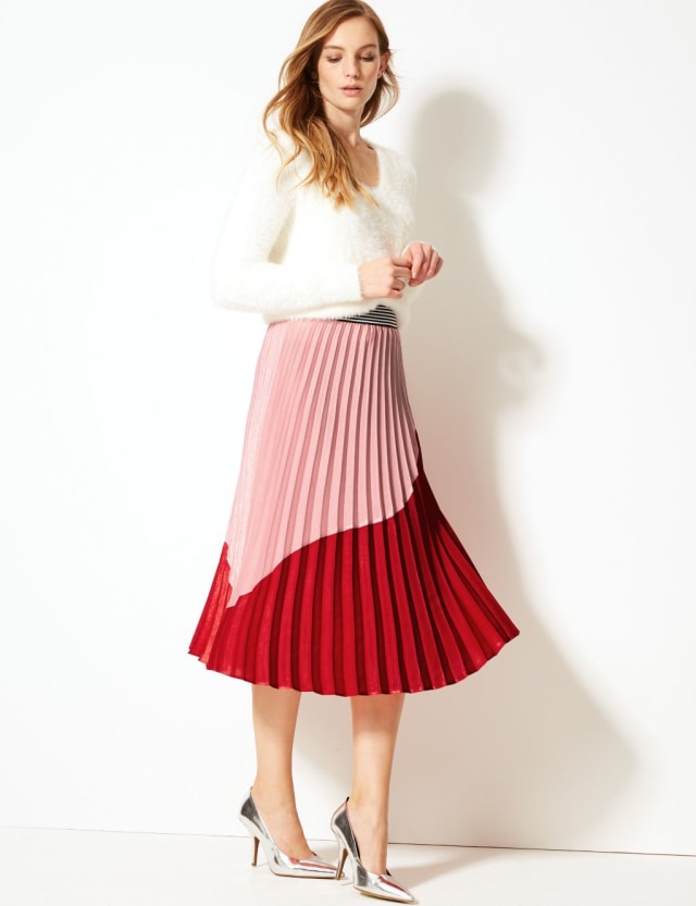 Koleksi pleated skirt dari Mark & Spencer (Foto: dok. Mark & Spencer)