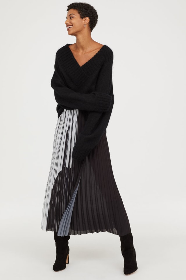Koleksi pleated skirt dari H&M (Foto: dok. H&M)