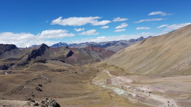 Jalan Menuju Montaña de Siete Colores (Foto: Dok: Ricardo Perkasa)