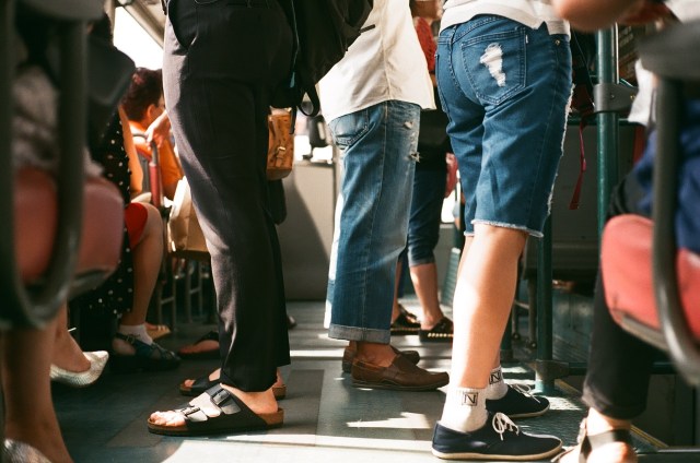 6 Etika sebagai Penumpang Bus Rapid Transit