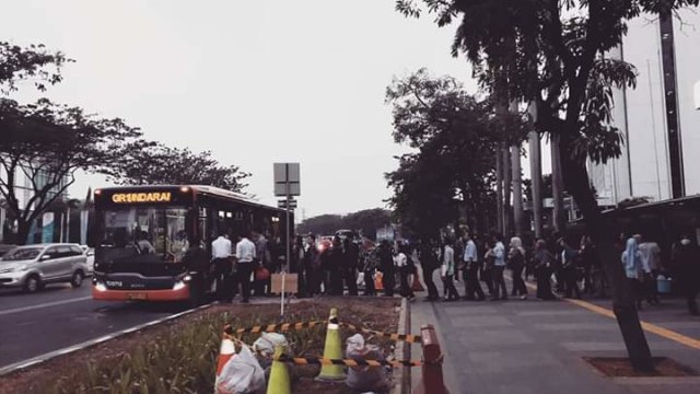6 Etika sebagai Penumpang Bus Rapid Transit (1)