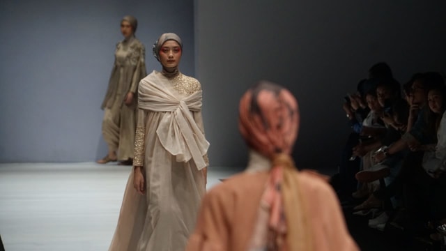 Fashion Show Indonesia Fashion Forward present by Kami di Jakarta Fashion Week 2019. (Foto: Iqbal Firdaus/kumparan)