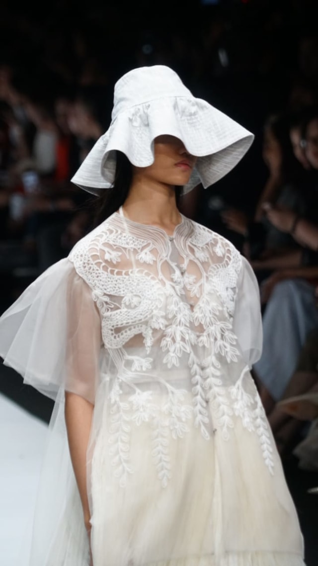 Fashion Show Indonesian Fashion Forward present by TOTON di Jakarta Fashion Week 2019 (Foto: Iqbal Firdaus)