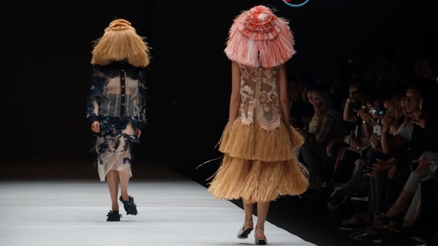 Fashion Show Indonesian Fashion Forward present by TOTON di Jakarta Fashion Week 2019 (Foto: Iqbal Firdaus)
