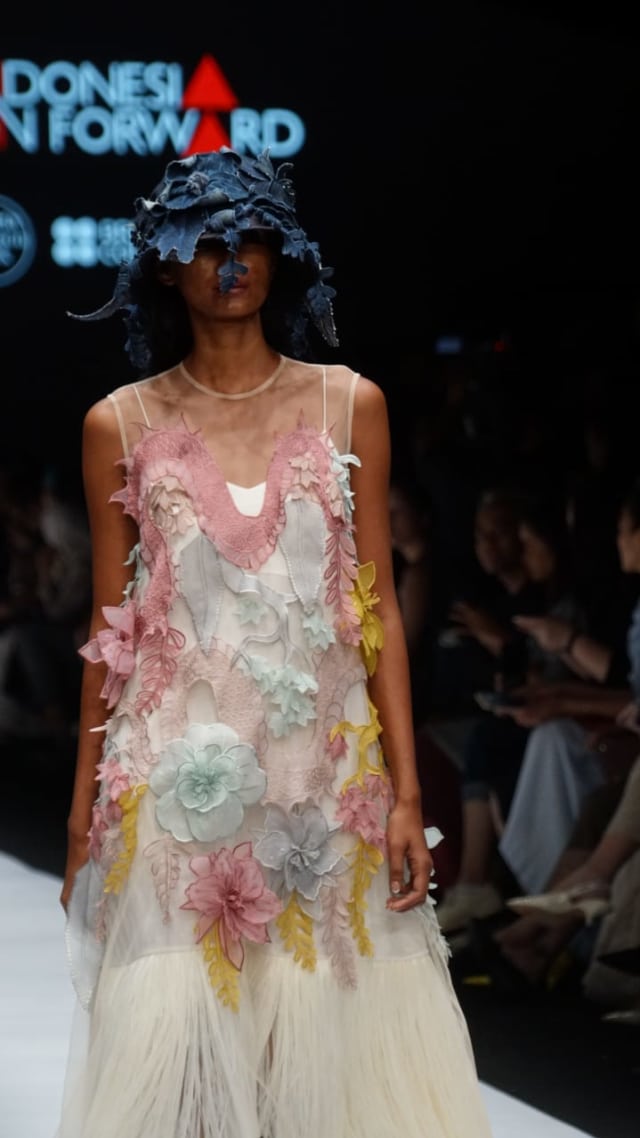 Fashion Show Indonesian Fashion Forward present by TOTON di Jakarta Fashion Week 2019 (Foto: Iqbal Firdaus)