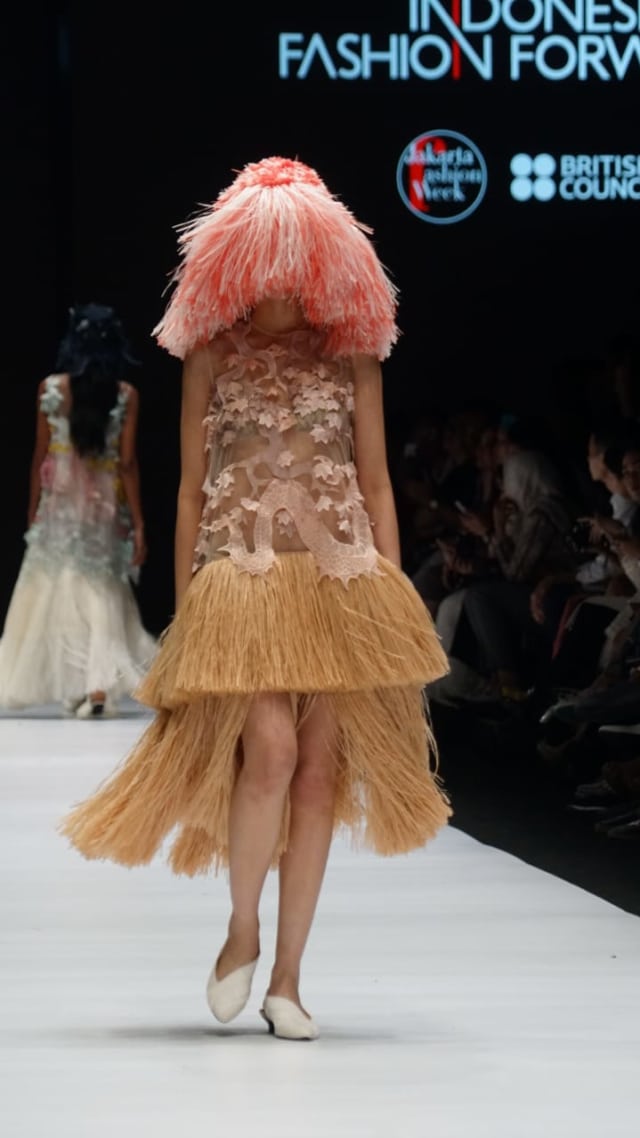 Fashion Show Indonesian Fashion Forward present by TOTON di Jakarta Fashion Week 2019 (Foto: Iqbal Firdaus)