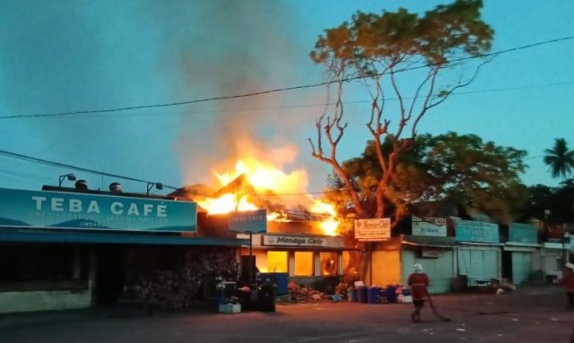 Kafe Legendaris di Jimbaran Dilalap si Jago Merah