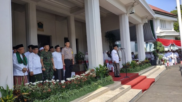 Sambil Bersarung, Wali Kota Malang Akan Ajari Materi Syar'i ke PKL (1)