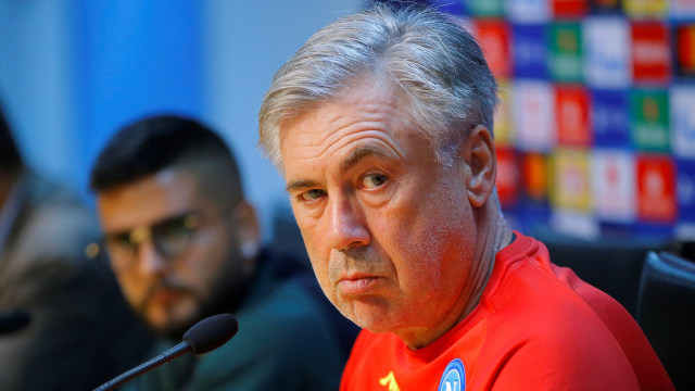 Ekspresi andalan Carlo Ancelotti: alis terangkat sebelah. (Foto: REUTERS/Ciro De Luca)