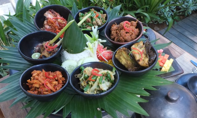 Yuk Coba Sajian Megibung di Ares Restoran (1)
