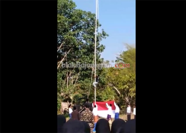 Membandingkan Nasib Krisna dan Joni Usai Panjat Tiang Bendera