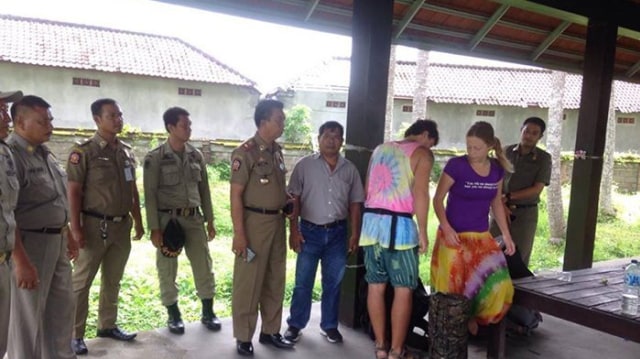 Para Turis Asing yang Mengalami Nasib Melarat di Indonesia (2)