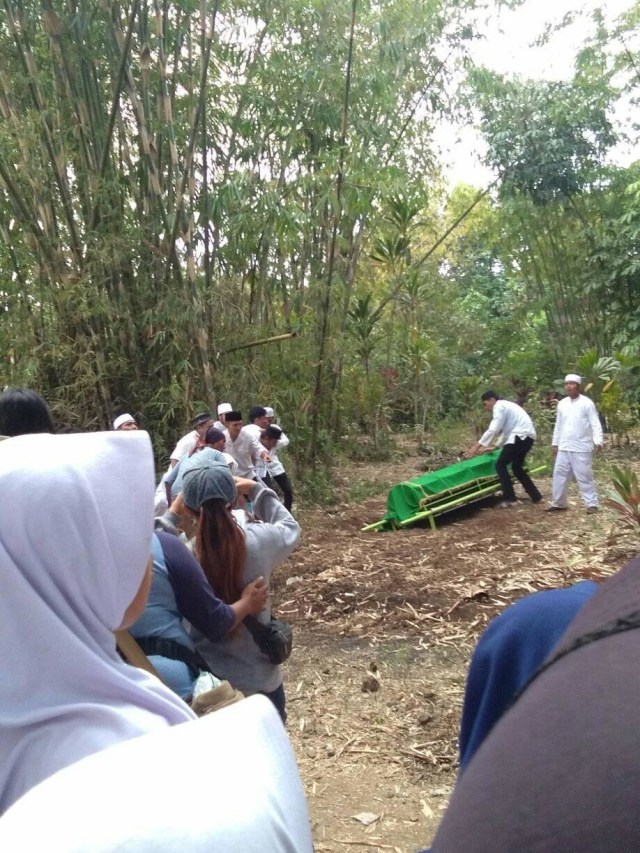 Proses shooting film bertema azab. (Foto: Facebook/@Ndew Maharani)