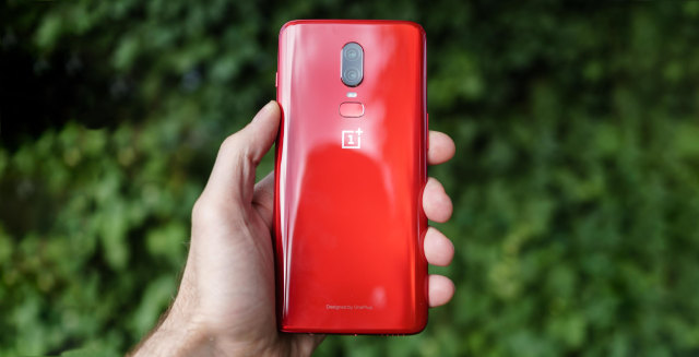 7 Handphone Tercantik Pilihan Bulan Ini (3)