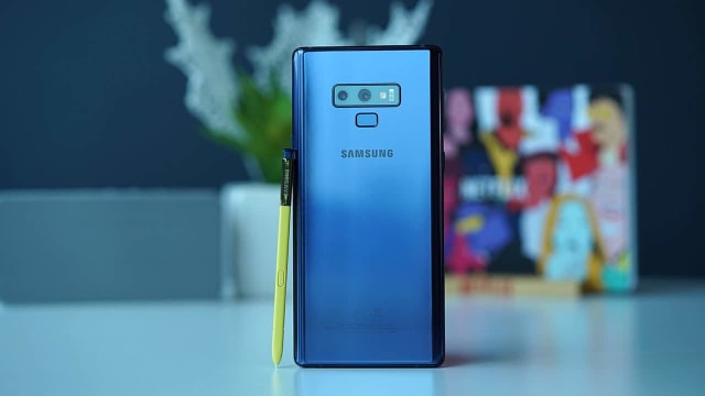 7 Handphone Tercantik Pilihan Bulan Ini (7)