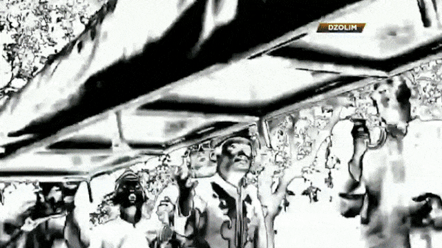 Jenazah Supir Taksi Tersangkut di Pohon (Foto: Official_MNCTV/twitter)