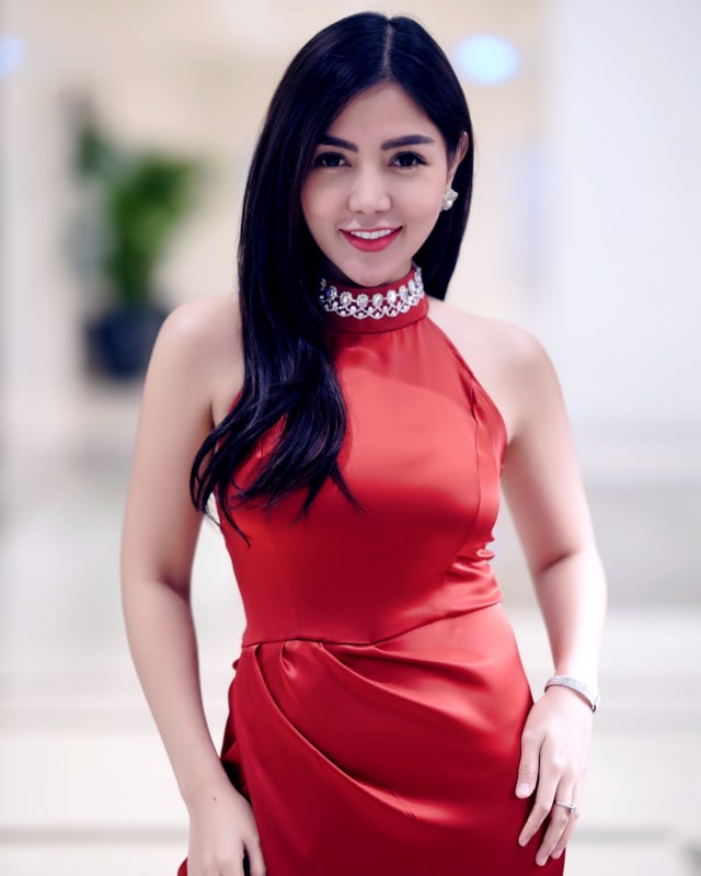 5 Kisah Cinta Pasangan Seleb Ini Diduga Settingan (2)