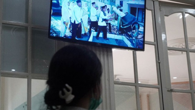 Ilustrasi menonton FTV azab. (Foto: Abil Achmad Akbar/kumparan)