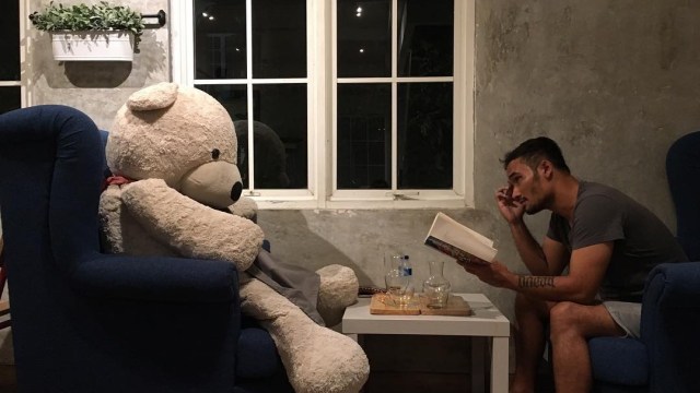 J-Flow hobi baca buku (Foto: IG @jflowrighthere)