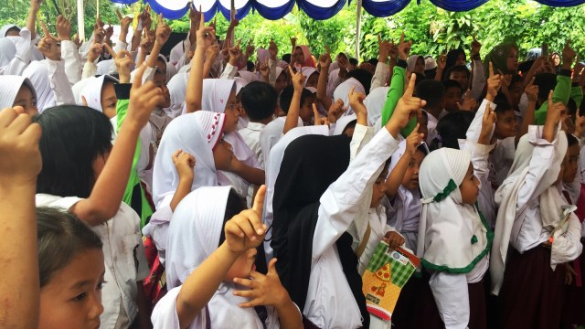 Murid SDN Cisitu Serang dalam kampanye Generasi Bebas Anemia. (Foto: Shika Arimasen Michi/kumparan)
