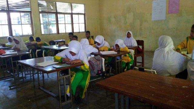 500 Murid di Ambon Terancam Telantar Akibat Masalah Tanah Madrasah