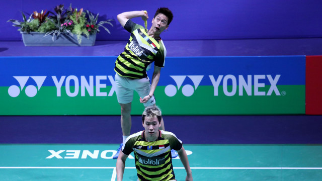Aksi Marcus Fernaldi Gideon/Kevin Sanjaya Sukamuljo di Prancis Terbuka 2018. (Foto: Dok. PBSI)