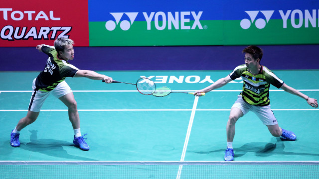 Aksi Marcus Fernaldi Gideon/Kevin Sanjaya Sukamuljo di Prancis Terbuka 2018. (Foto: Dok. PBSI)