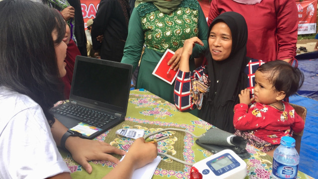 Konsultasi kesehatan gratis di SDN Cisitu Serang. (Foto: Dok. Merck)