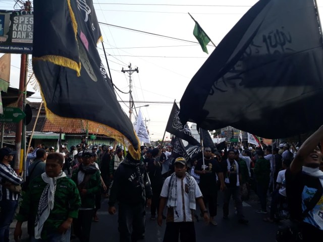 Organisasi Islam di Yogyakarta turun ke jalan bela bendera tauhid (Foto: Tugu Jogja)