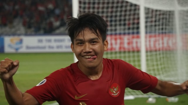 Selebrasi Witan Sulaiman usai mencetak gol di babak penyisihan Piala Asia U-19 antara Indonesia vs UEA di Stadion Utama GBK, Rabu (24/10/2018). Foto: Nugroho Sejati/kumparan