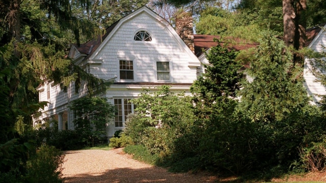 Kediaman Hillary dan Bill Clinton di New York (Foto: AP Photo)