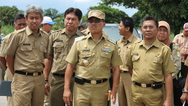 Bupati Cirebon Sunjaya Purwadi Sastra (tengah) (Foto: Dok. Sunjaya Purwadi Sastra)