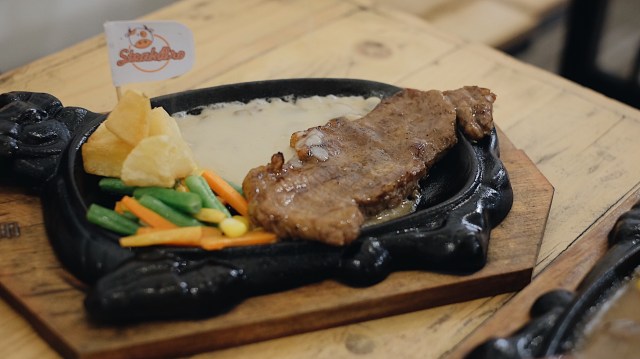 Atasi Anemia dengan Steak Bintang 5 Harga Kaki Lima (4)