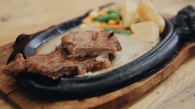 Atasi Anemia dengan Steak Bintang 5 Harga Kaki Lima (5)